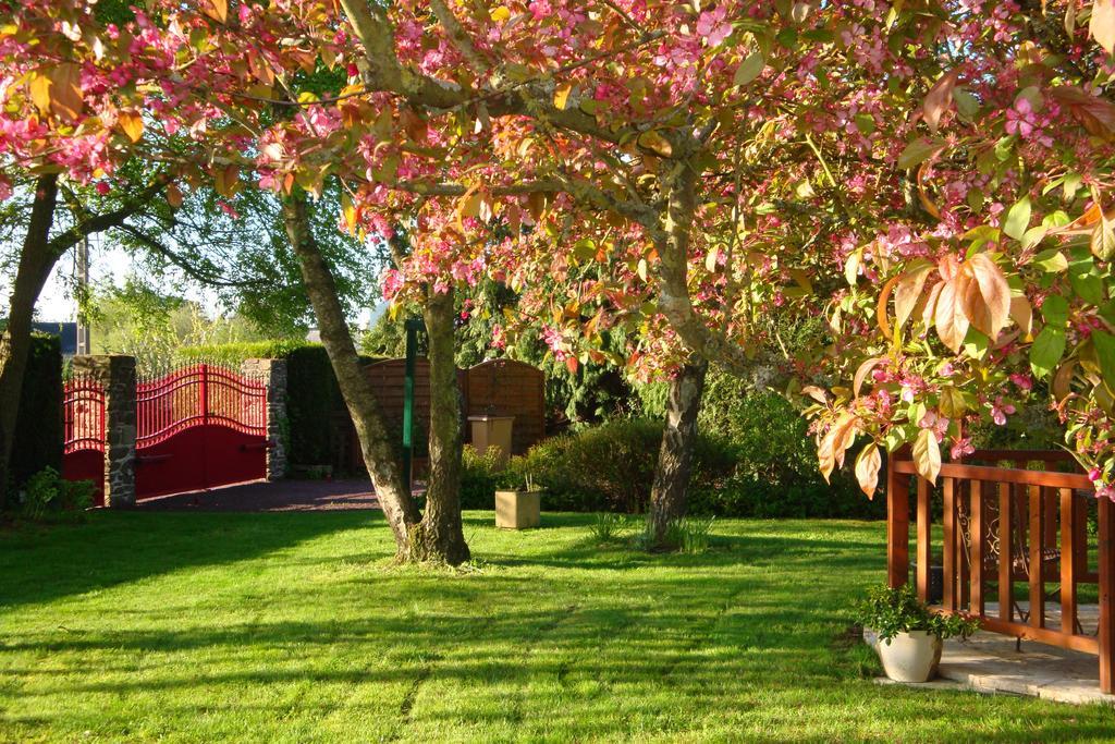 Au Jardin D'Eloise Bed & Breakfast Tremereuc Bagian luar foto