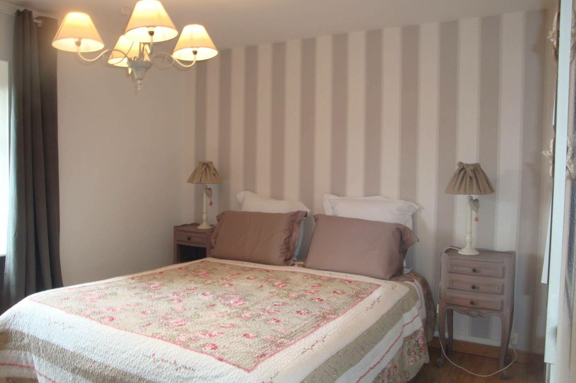 Au Jardin D'Eloise Bed & Breakfast Tremereuc Bagian luar foto