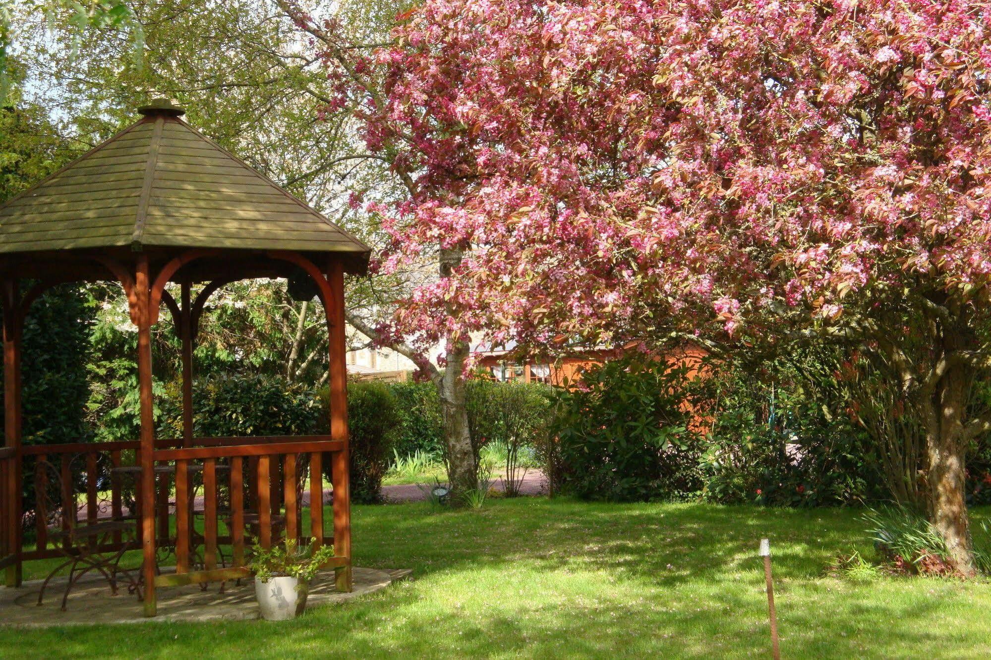 Au Jardin D'Eloise Bed & Breakfast Tremereuc Bagian luar foto